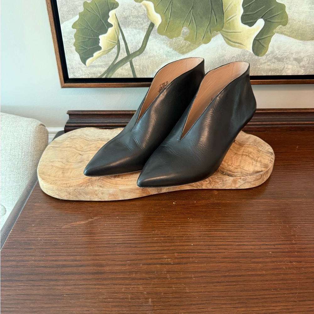 Pour La Victoire Black Leather Ankle Booties